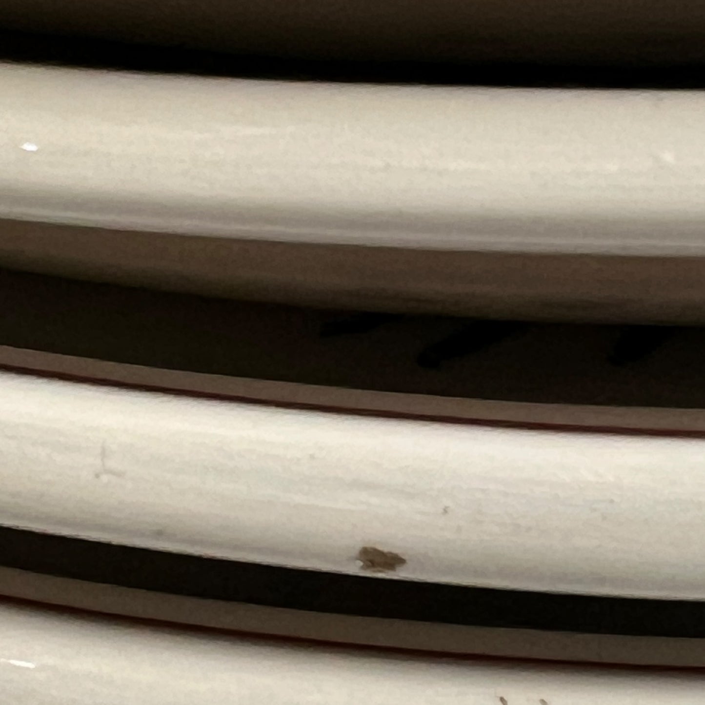 close up condition of Gien la fondue plate