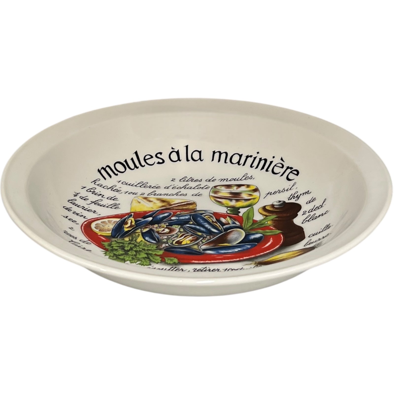 Ceramic plate with 'moules à la marinière' design on a white background