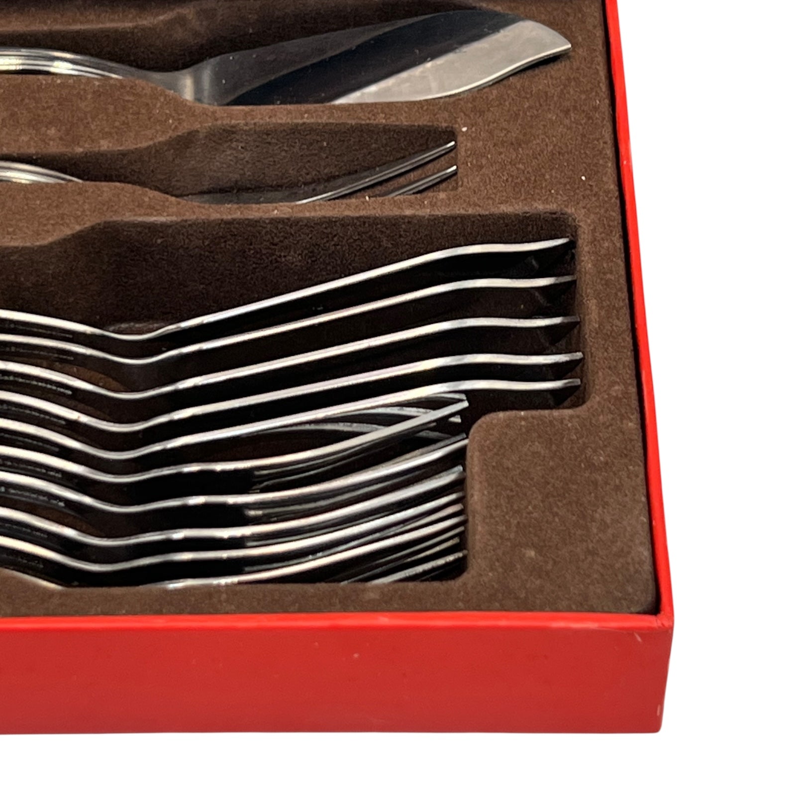 close up image of fish cutlery set