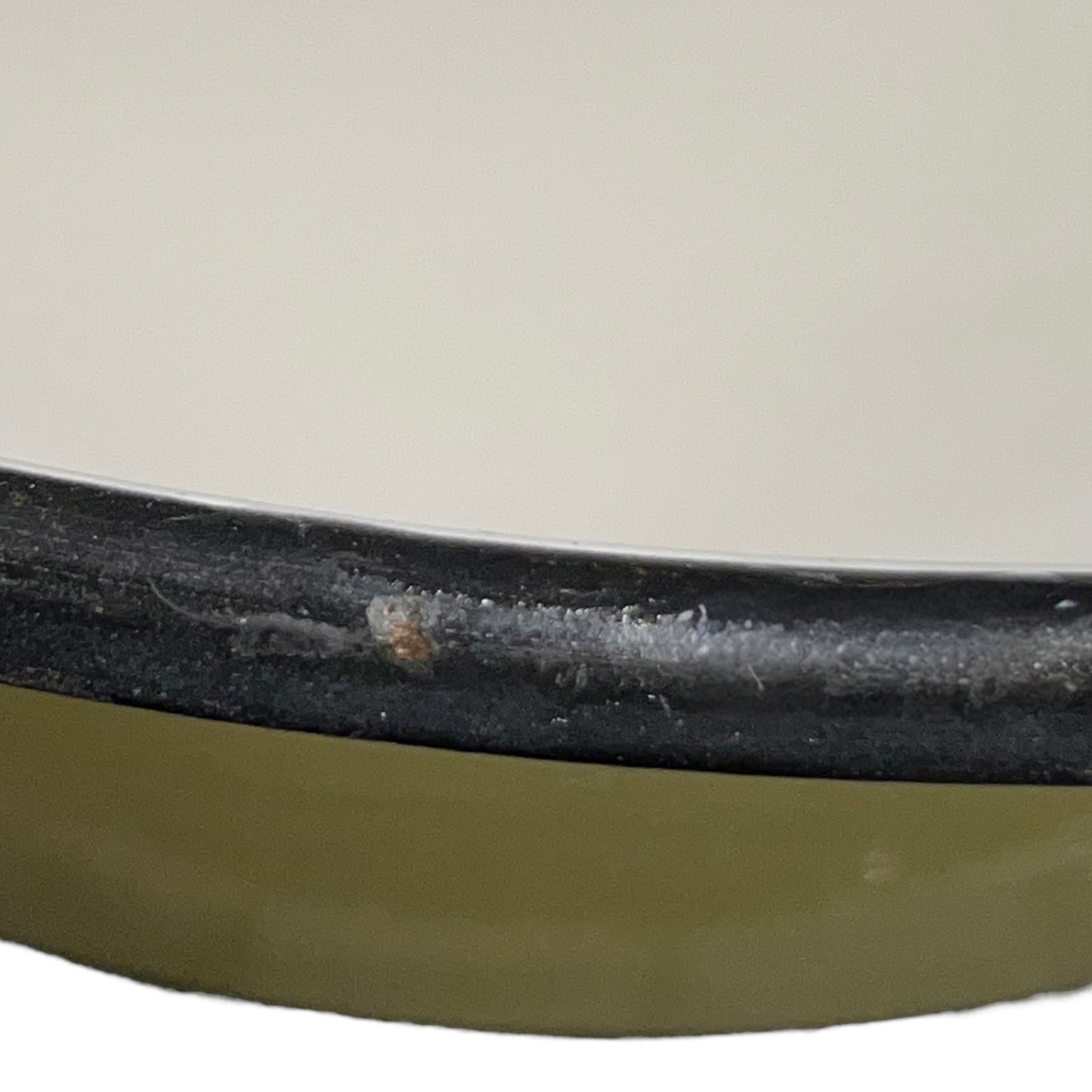 interior rim of jam pan