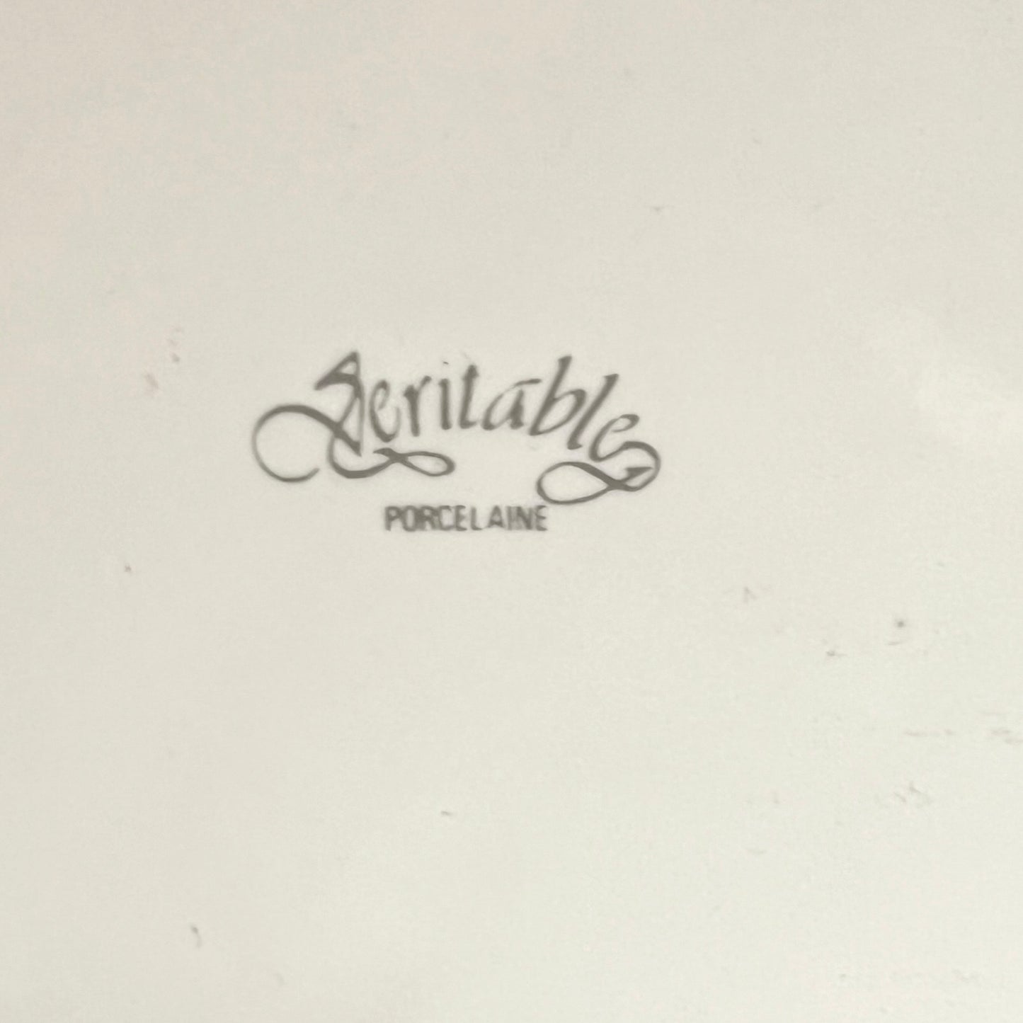 Logo of 'Veritable Porcelaine' on a beige background