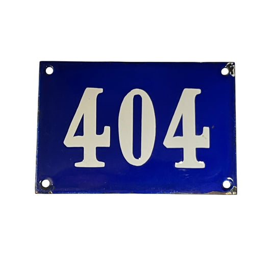 Blue rectangular sign with white text '404' on a white background