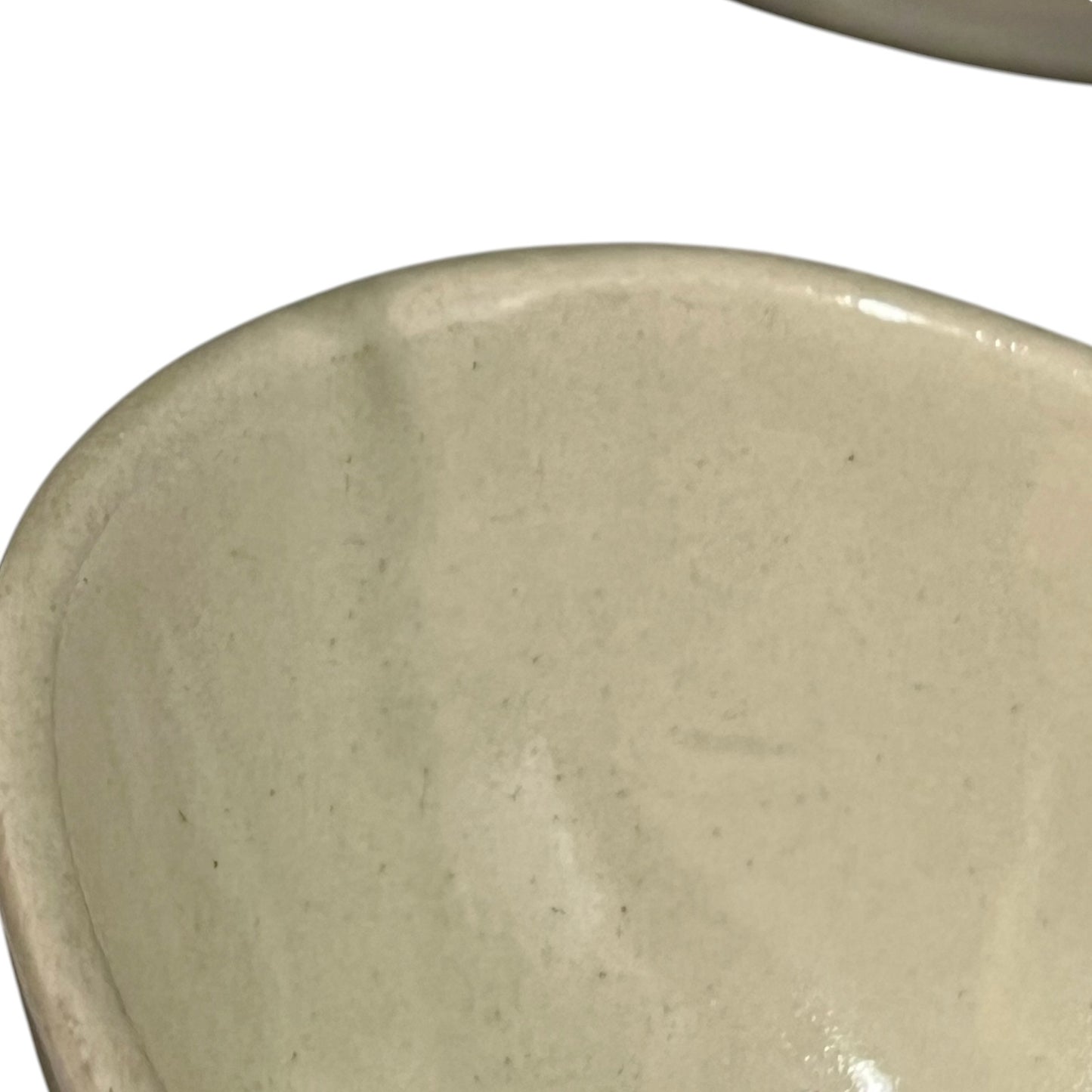 Beige ceramic dish with floral design and 'L'avocat' text on a white background