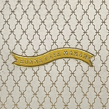 Gold banner with 'Bonne Féte Mâmè' on a textured beige background