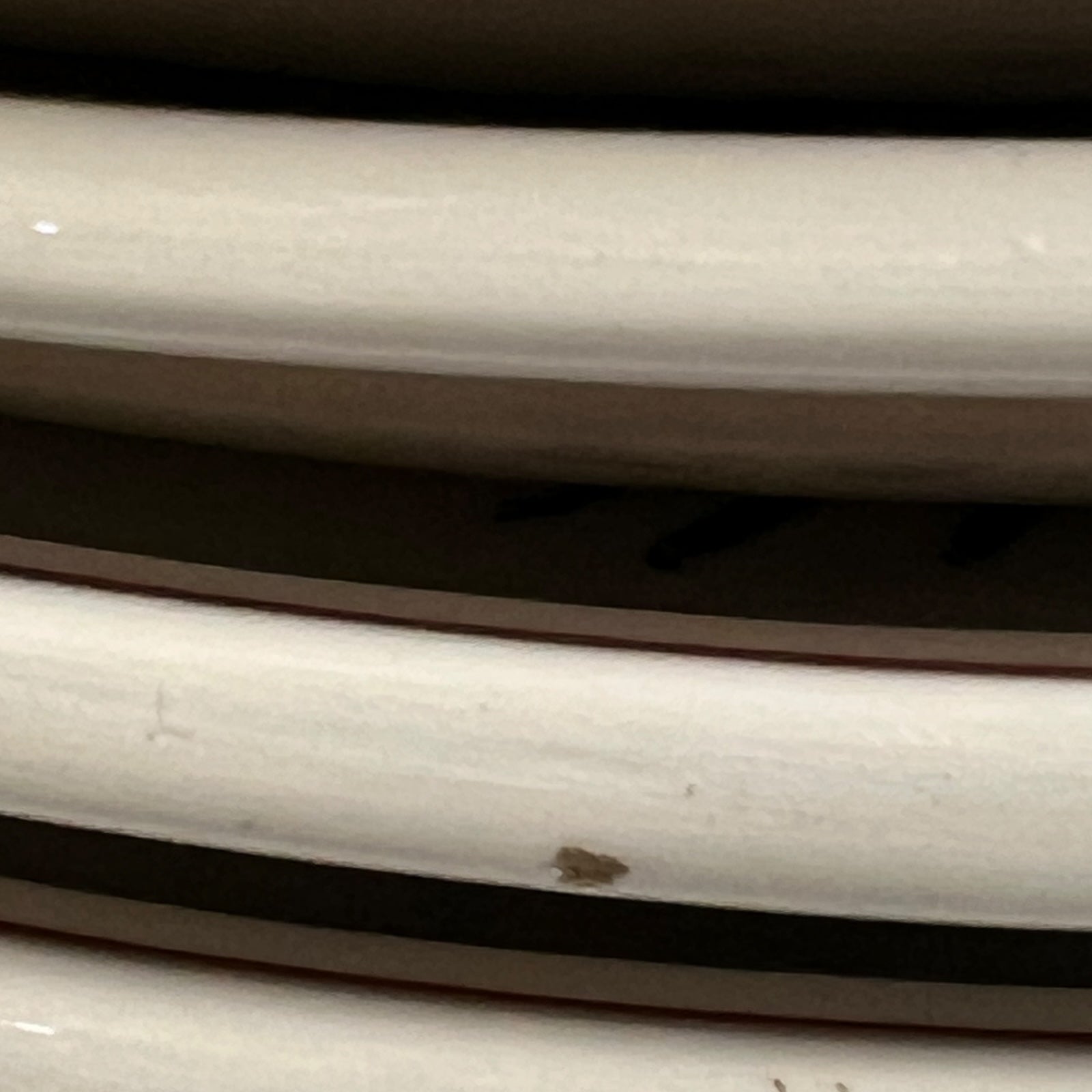 close up condition of  Gien la fondue plate