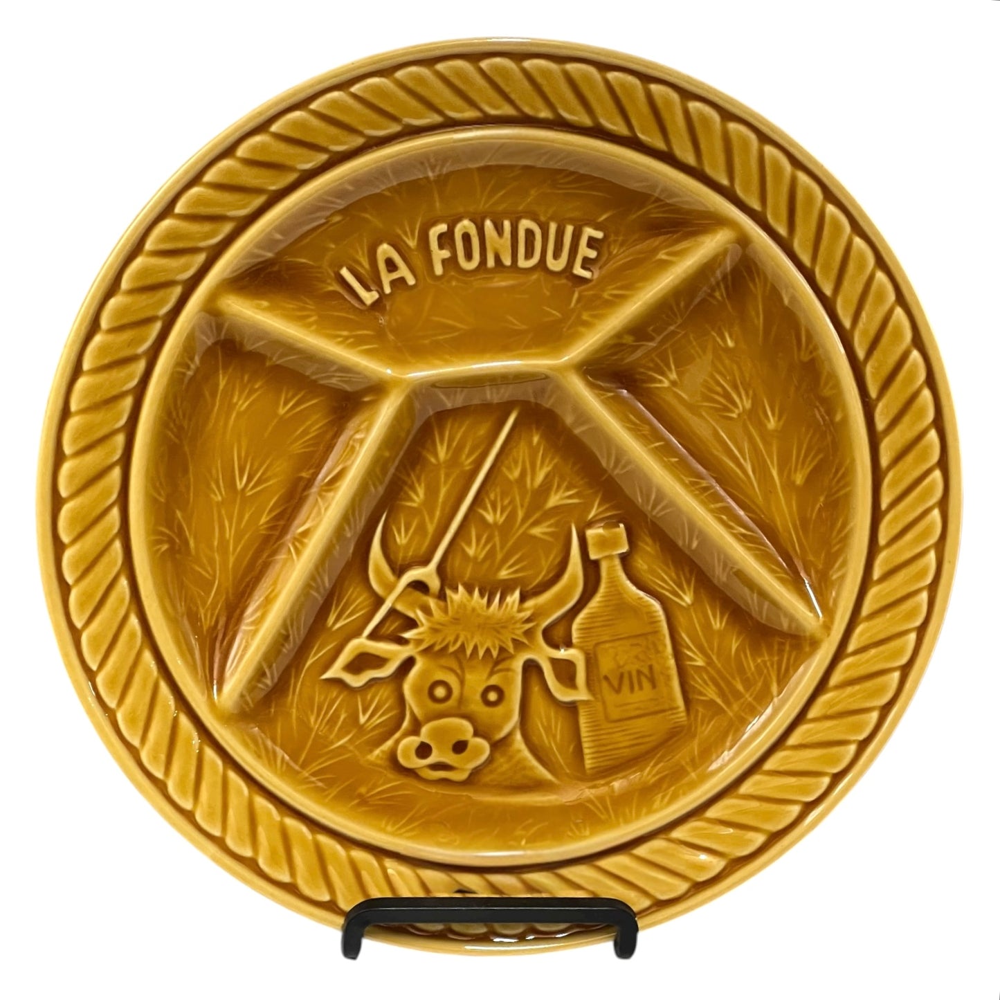 Decorative fondue plate with 'La Fondue' branding on a white background