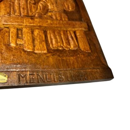 Wooden menu board with engraved design and 'Menuisiere' text on a white background