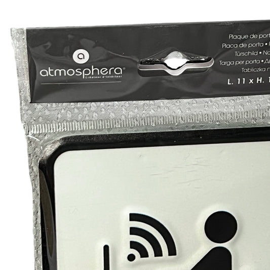 Plaque de porte with icons and 'atmosphera' branding on packaging