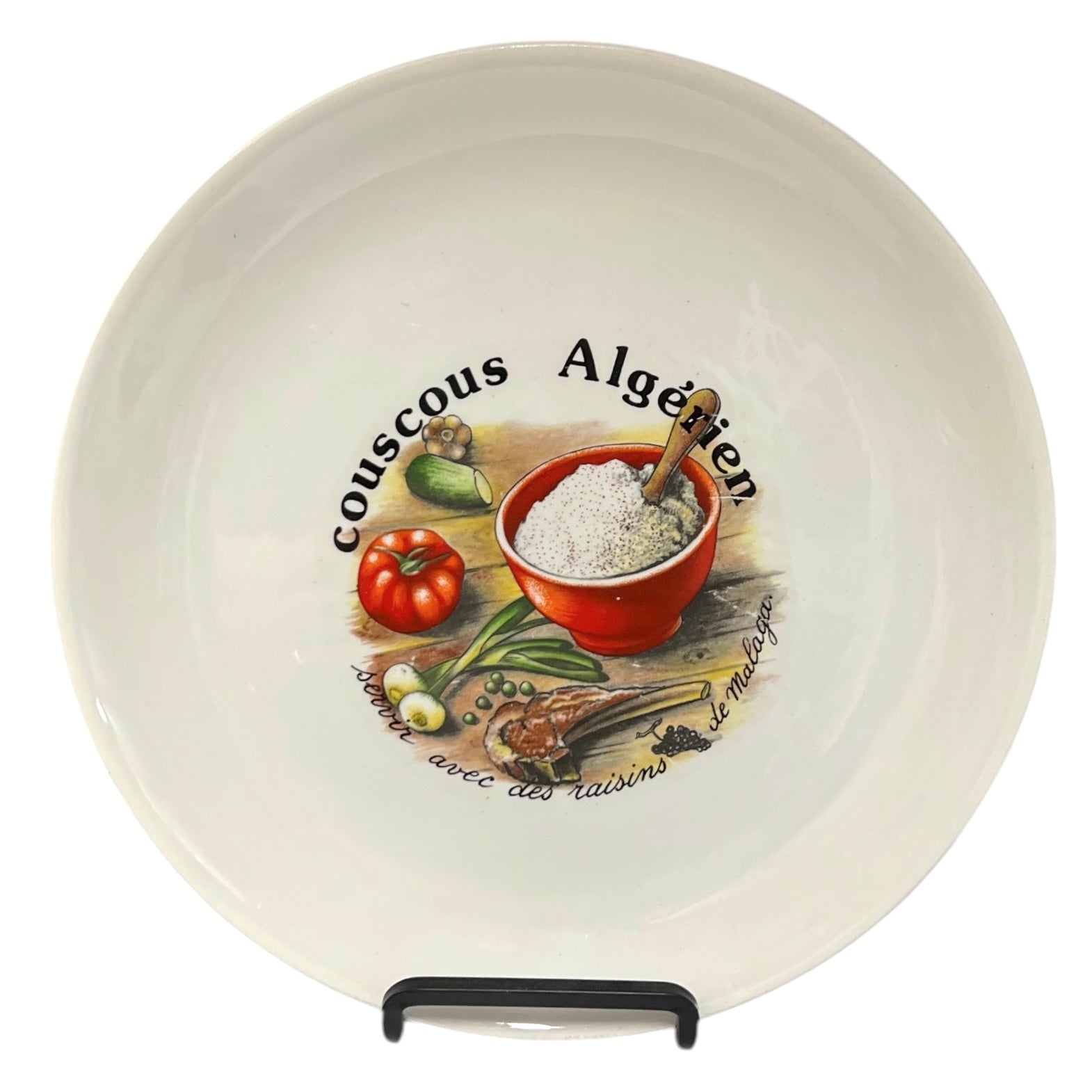 Ceramic plate with couscous Algerien design featuring a bowl of couscous and vegetables on a white background.