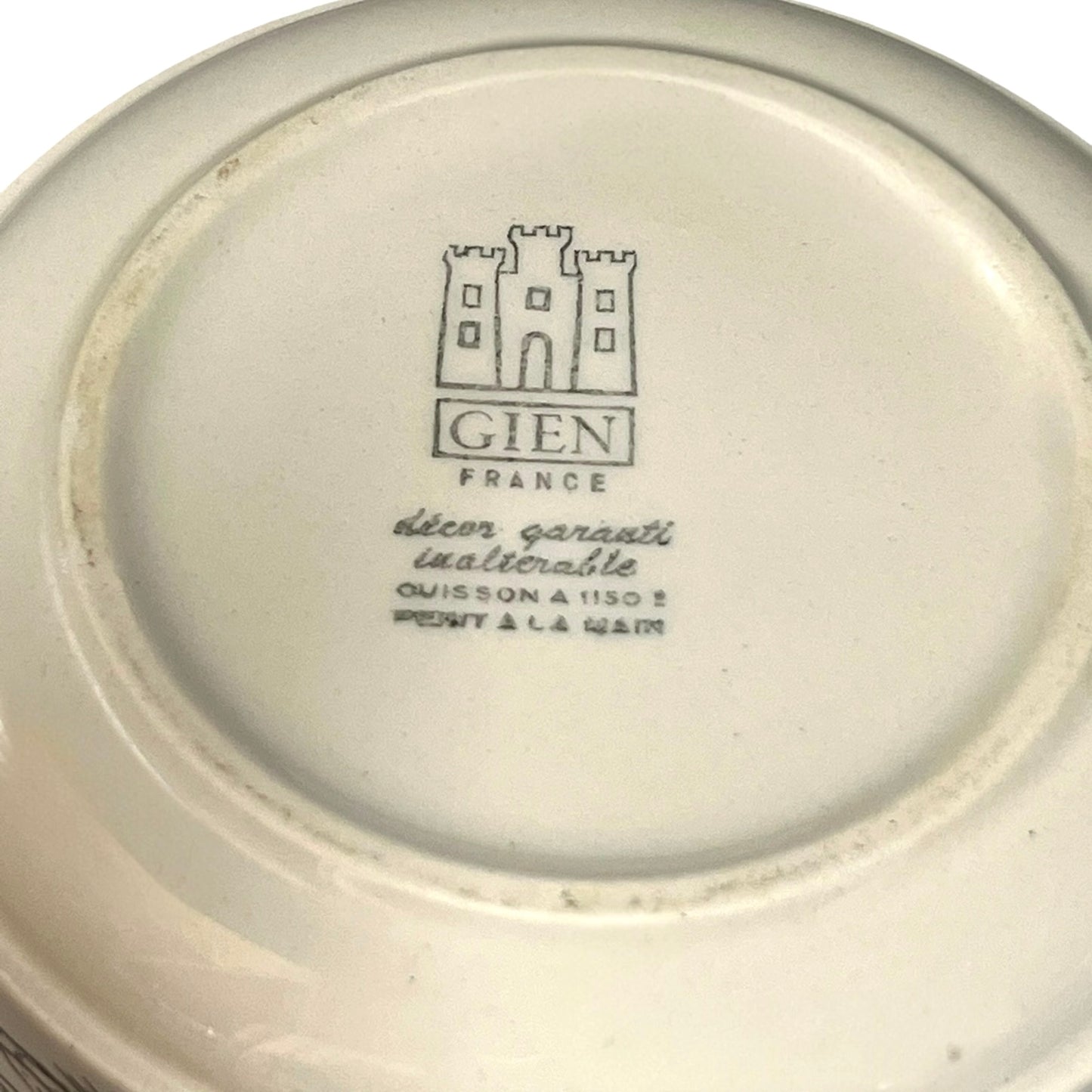 Ceramic product with 'Gien France' branding on a white background