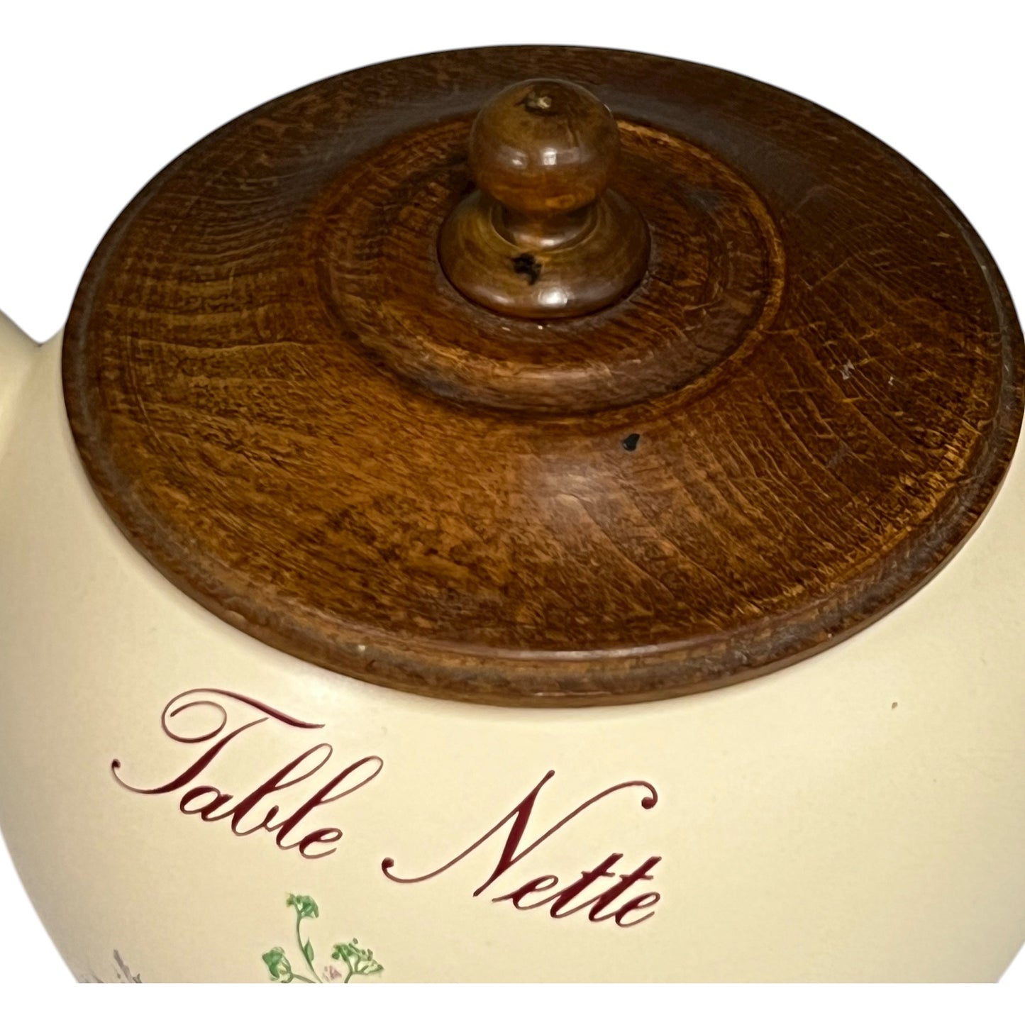 ceramic pot with wooden lid and 'Table Nette' branding on a white background