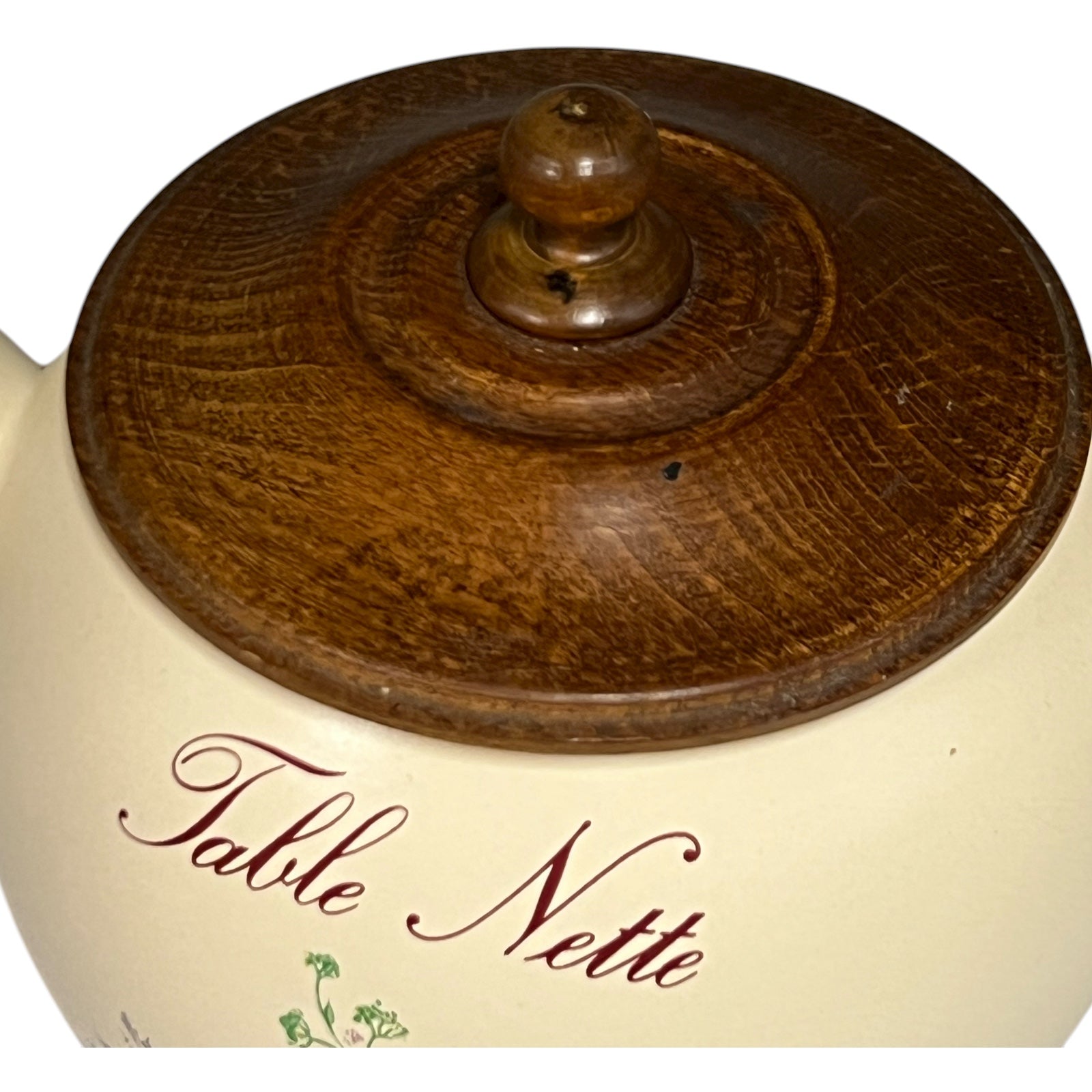 ceramic pot with wooden lid and 'Table Nette' branding on a white background