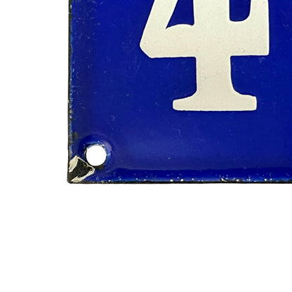 Blue square sign with white number '4'