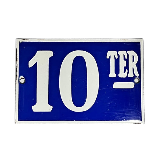 Blue rectangular plate with white text '10 TER' on a white background
