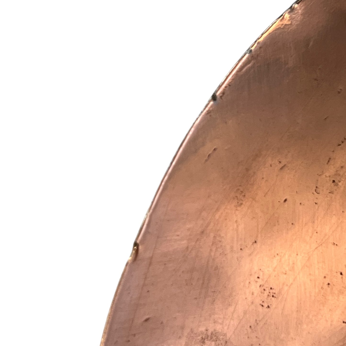 edge of copper pan lid