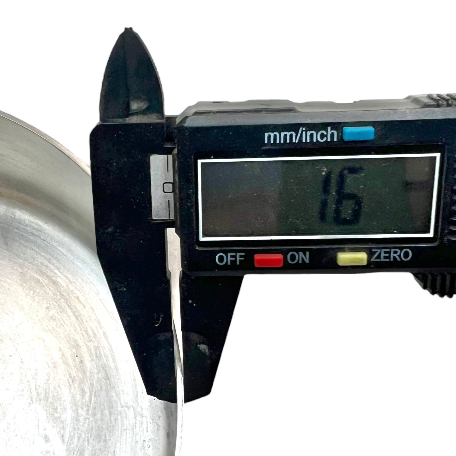 Digital calliper measuring the thickness of a copper pan with a digital display showing the measurement.