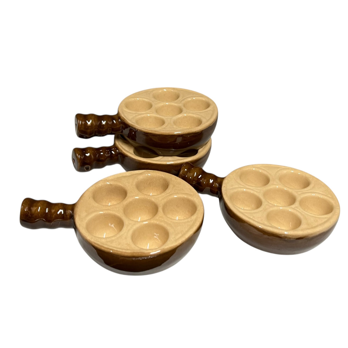 4 ceramic snail dishes  with brown handles and beige baking cups, arranged on a plain white background.