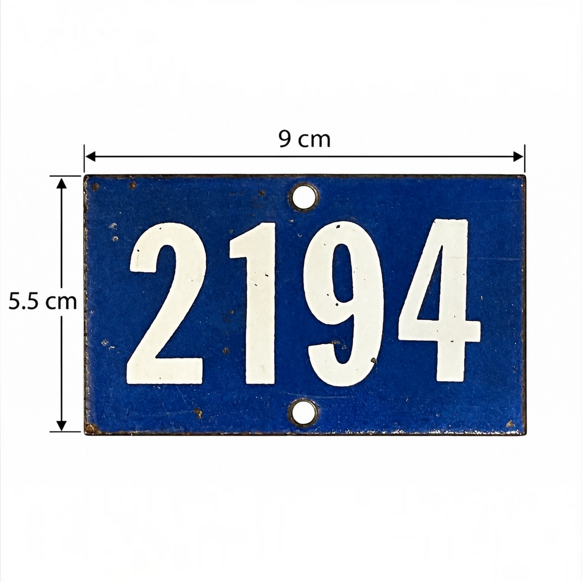 A blue rectangular metal house number plate with white numerals '2194' and dimension arrows showing 9 cm width and 5.5 cm height on a white background.