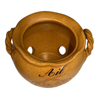 Brown ceramic pot with 'Ail' inscription on a white background