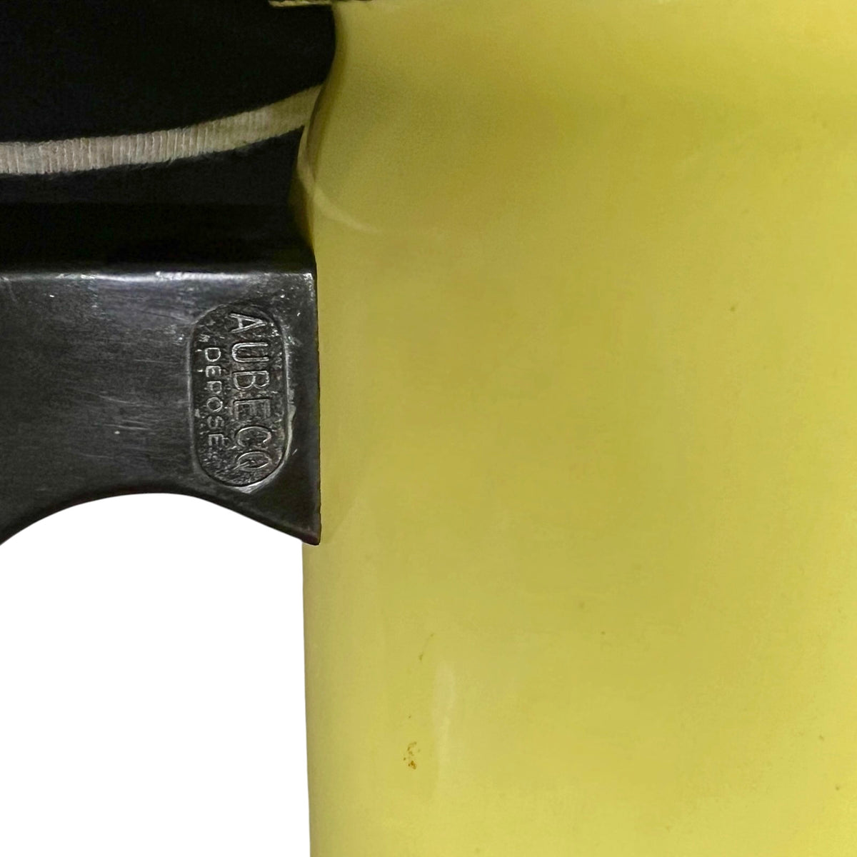 Close-up of a yellow insulated container or bottle next to a black handle with an embossed 'AUBRESCU DESPENSE' brand mark.