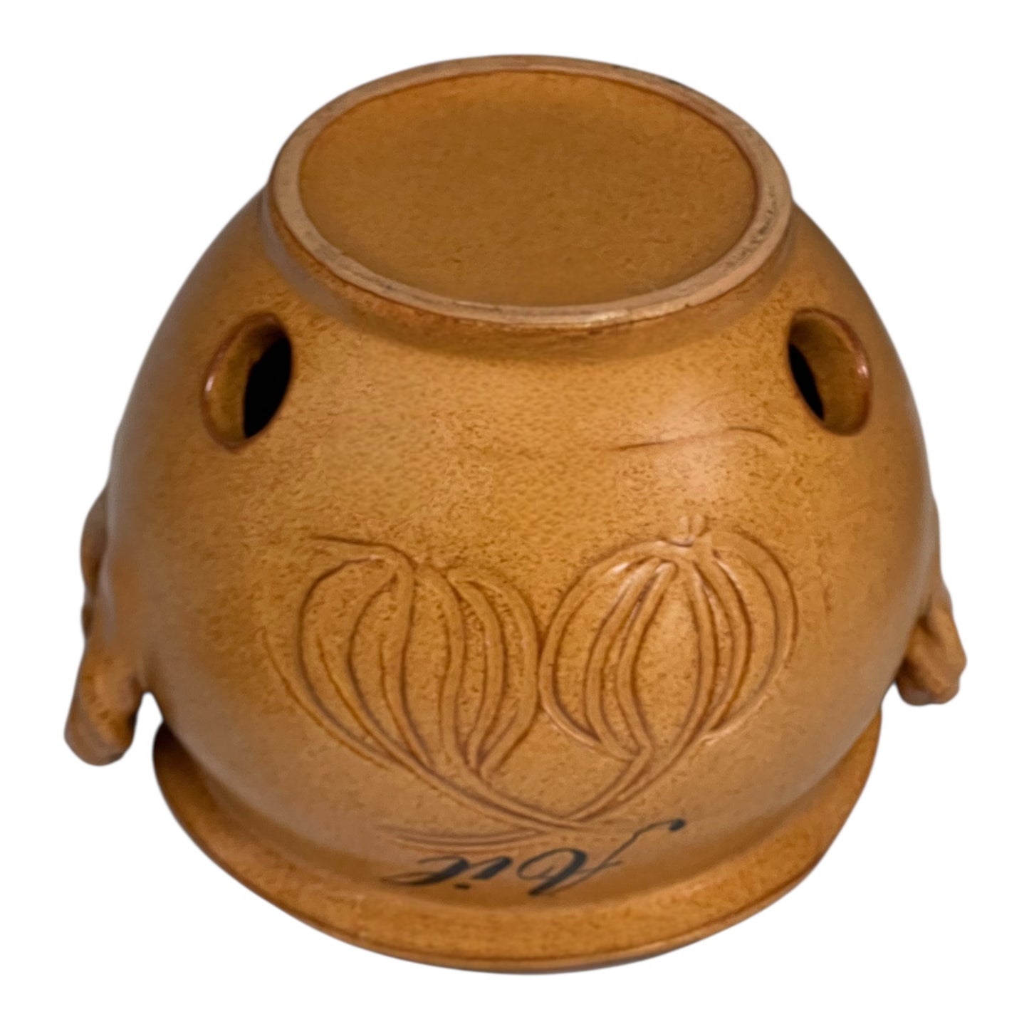 Brown ceramic incense burner with heart design and 'Ail' branding on a white background