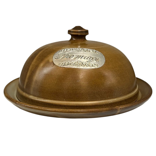 Brown dome-shaped container with 'Fromage' engraving on a white background