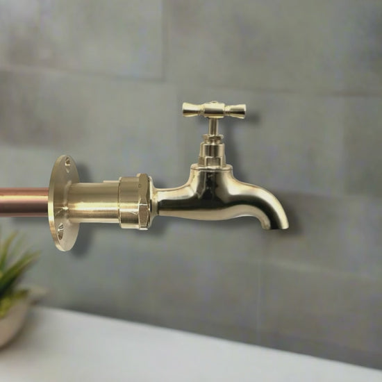 Video of bass tap with copper tail end on a grey background