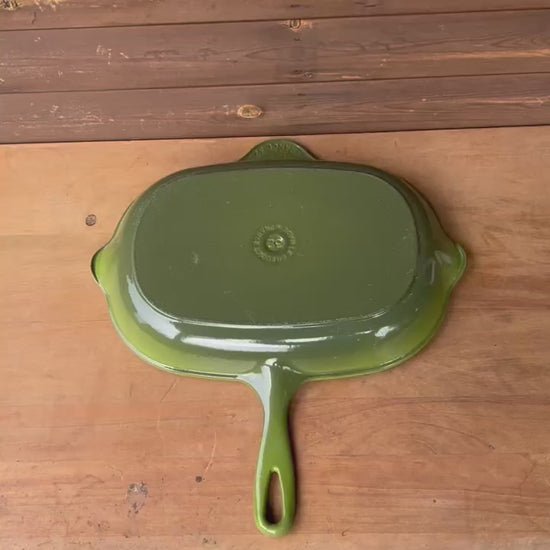 Video of a French vintage green cast iron Le Creuset skillet