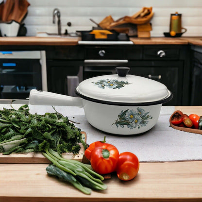 image French enamel vintage saucepan with lid