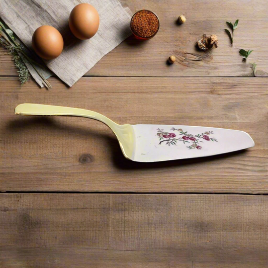 Image of French vintage porcelain cake slice side view